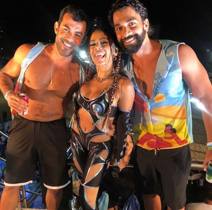 anitta beijo casal gay 