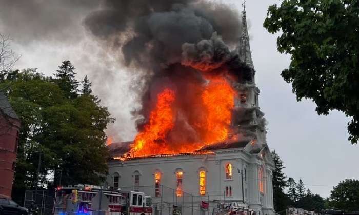 Igreja não pegou fogo após realizar casamento gay