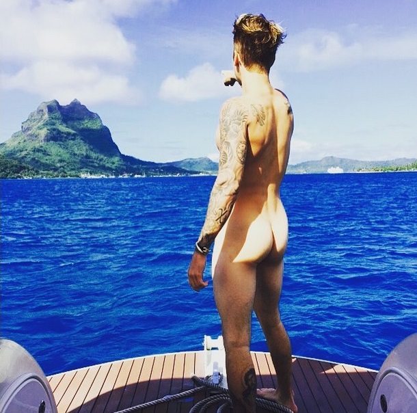 Justin Bieber tira a roupa e posta foto pelado mostrando a bunda no Instagram