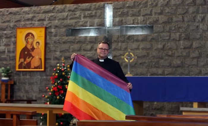 Sacerdote gay na Igreja Anglicana